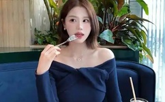 玩弄秘书的奶又大又软A片